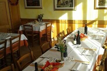 هتل Agriturismo Corte Maccini