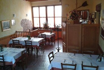 هتل Agriturismo Corte Maccini