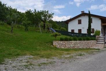 هتل Agriturismo Corte Maccini