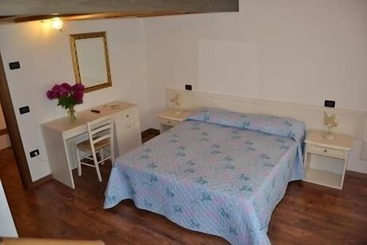هتل Agriturismo Corte Maccini