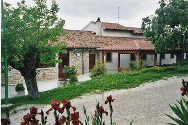 هتل Agriturismo Corte Maccini