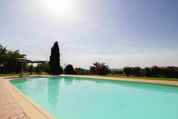 هتل Agriturismo Poggio Pistolese