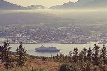 هتل Akureyri Log Cottage