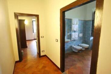 هتل Antico Borgo La Commenda