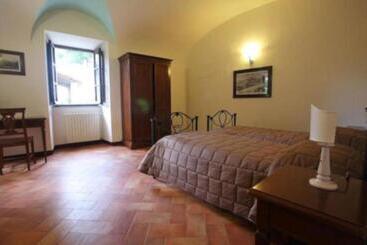 هتل Antico Borgo La Commenda