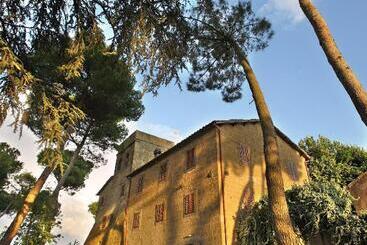 هتل Antico Borgo La Commenda