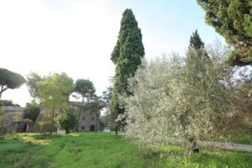 هتل Antico Borgo La Commenda