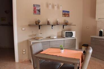 هتل B&b Around The World