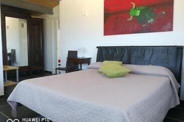 هتل B&b Brezza Delle Egadi