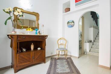 هتل B&b Cinisi Mare E Monti