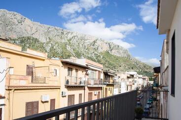 هتل B&b Cinisi Mare E Monti