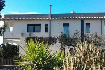هتل B&b Maison Blanche