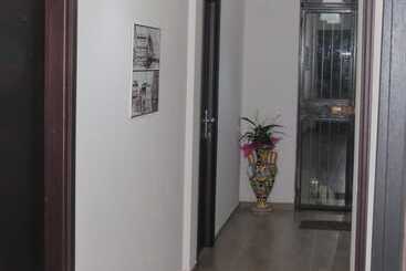 هتل B&b Maison Blanche