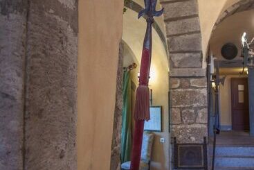هتل Castello Costaguti