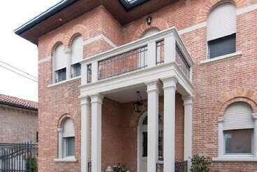 هتل Dafne B&b