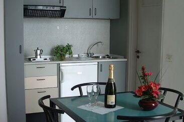 هتل Holiday Residence