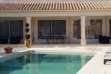 هتل Le Clos D'uzès
