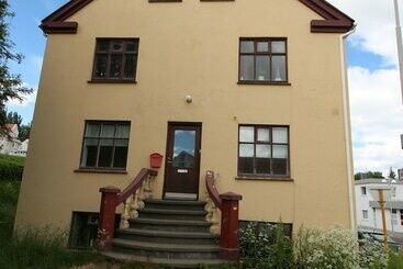 هتل Steinaskjól Guesthouse