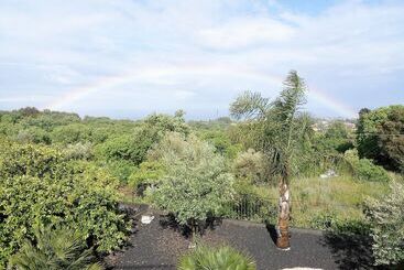 هتل Villa Feluchia Tra Il Mare E Il Vulcano