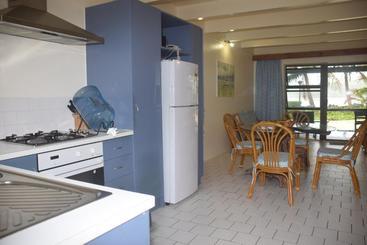 هتل Avana Waterfront Apartments