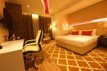Carnelian By Glory Bower Hotels