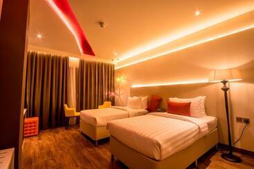 Carnelian By Glory Bower Hotels