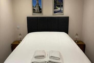هتل Fairlawns Guest House
