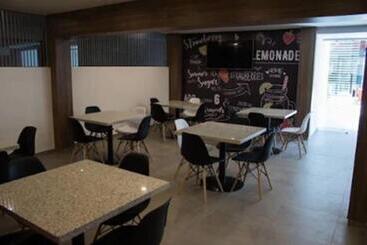 هتل Hangar Inn Guadalajara Aeropuerto