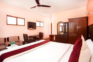 هتل Holiday Taj Ltd