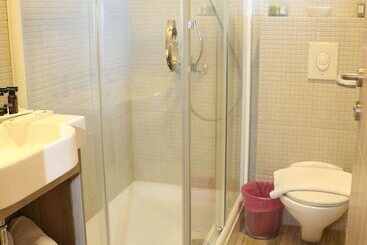 هتل Lo Guest Suites