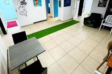 هتل Mahana Lodge Hostel & Backpacker