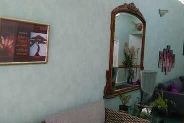 هتل Piwaka Lodge And Backpackers