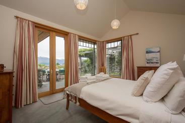 هتل Release Wanaka Bullock Creek Chalet