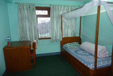 هتل Sanu House