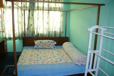 هتل Sanu House