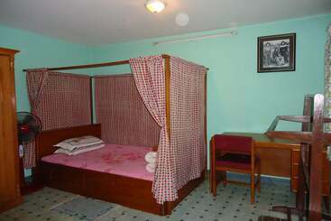 هتل Sanu House