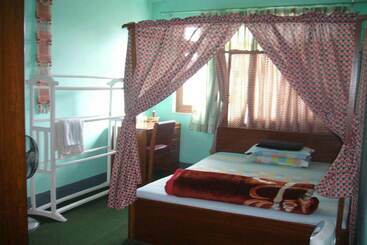هتل Sanu House