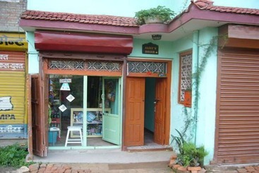 هتل Sanu House