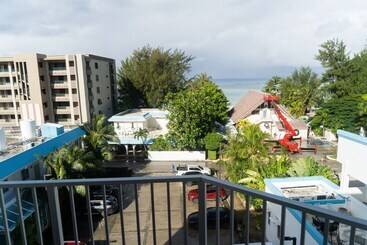 هتل Surfrider Resort