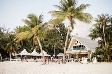 هتل Surfrider Resort
