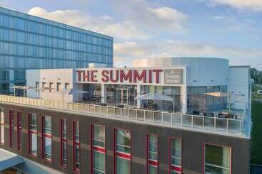 هتل The Summit