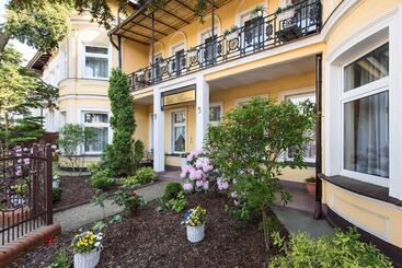هتل Villa Casteria
