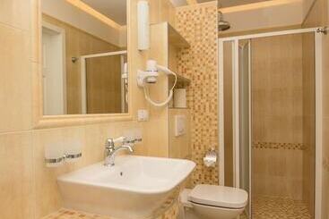 هتل Villa Casteria