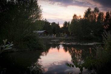 هتل Adventurer's Village Milton Keynes