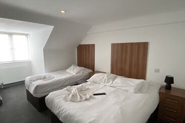 هتل Buckingham Guest House For Contractors