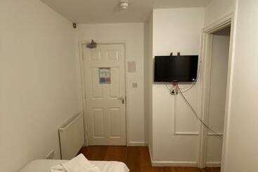 هتل Buckingham Guest House For Contractors