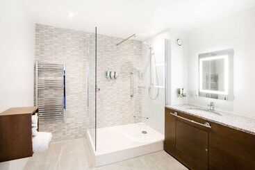 هتل Hampton By Hilton Blackpool
