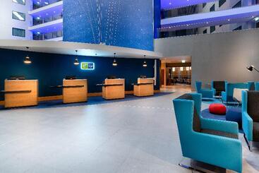 هتل Holiday Inn Express London Heathrow T4, An Ihg