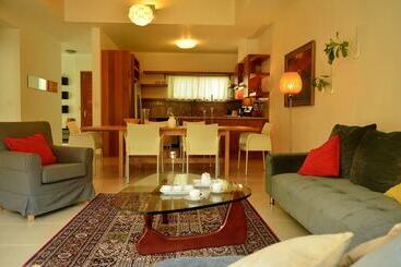 هتل Instyle Residences At Infiniti Blu