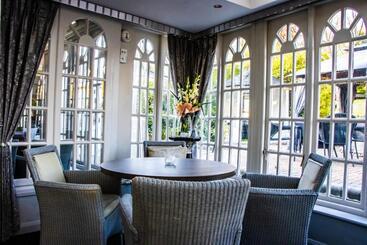 هتل The Lord Bute